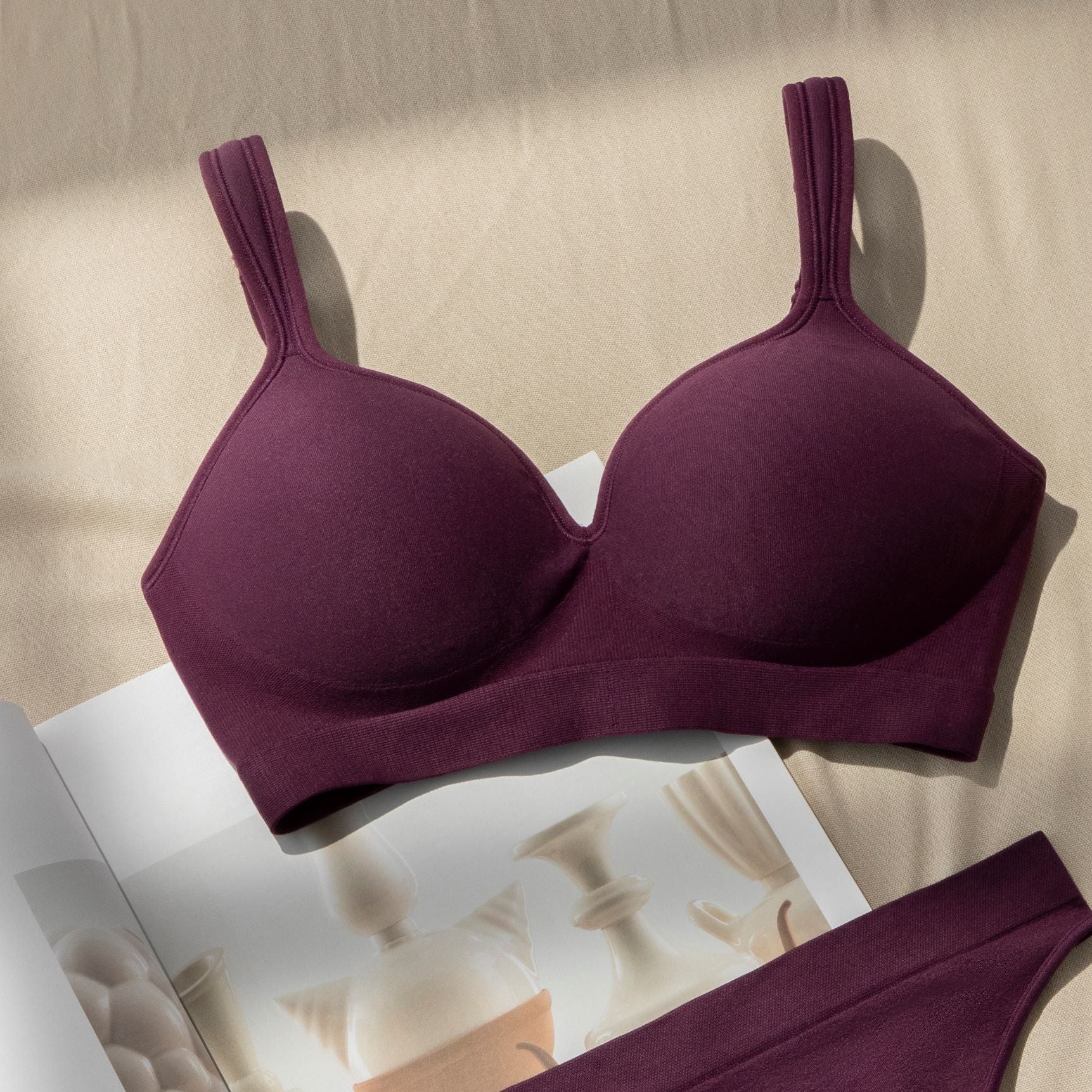 460 The Perfect Neckline Bra - Image 3